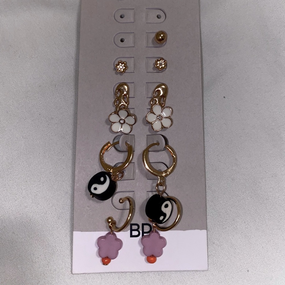 NEVER WORN Nordstrom bp Gold Earrings 5-Pack